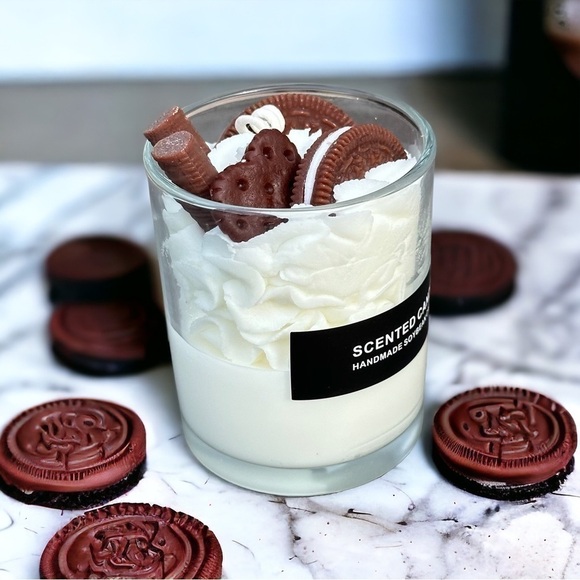 ⚠️SALE Candle // Oreos And Cream Shaped Soy Wax Candle SEND OFFERS🥳 - Picture 3 of 5